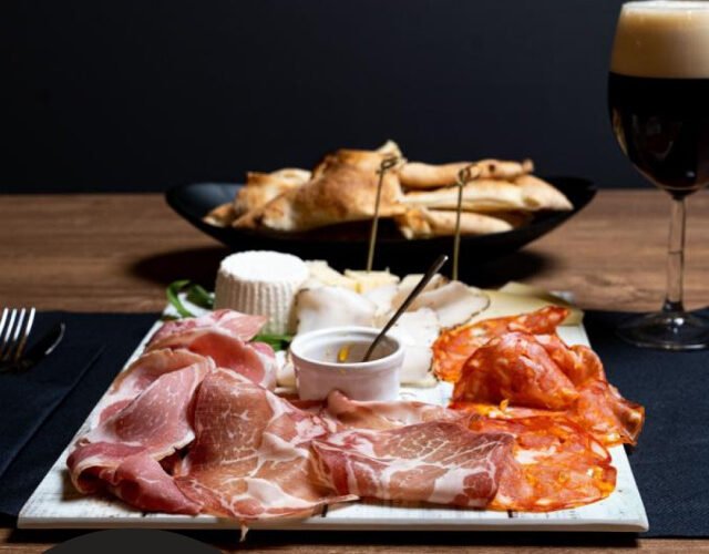 Non avete ancora assaggiato il nostro tagliere di salumi e formaggi?